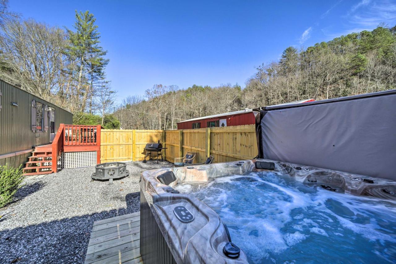 Whittier Smoky Mountain Vacation Rental With Hot Tub And Kayaks מראה חיצוני תמונה